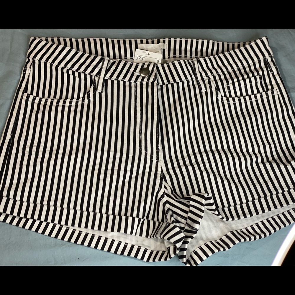 H&M stripped shorts